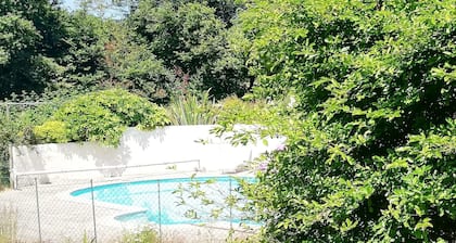 Haus mit 6 Betten mit einem Grundstück von ca. 1 Hektar und einem beheizten Pool