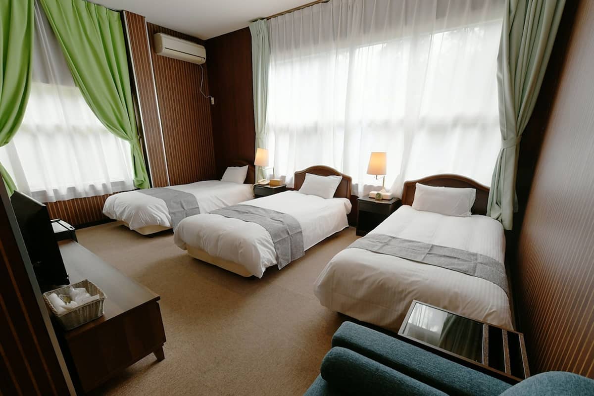 Standard Triple Room, 3 Katil Bujang (Single), Non Smoking | 1 bilik tidur, Wi-fi percuma, cadar katil