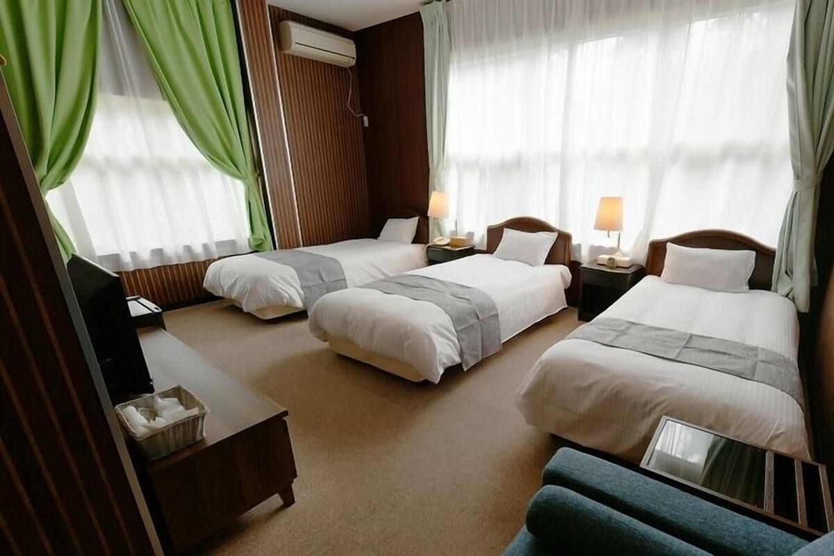 Free WiFi, bed sheets