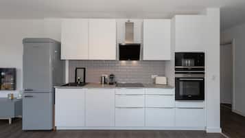 Kühlschrank, Mikrowelle, Ofen, Geschirrspüler