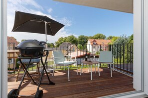 Unclassified image, 4 of 36, button