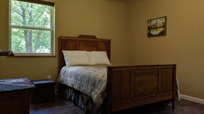 3 makuuhuonetta, silitysrauta/-lauta, ilmainen Wi-Fi, vuodevaatteet