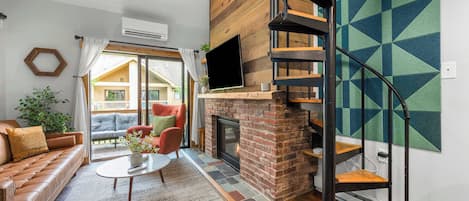 Fernseher, Kamin, Videospiele, Stereoanlage