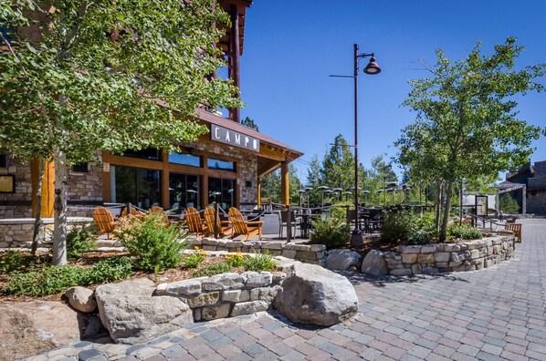 Terrace/patio - Book for Ski! Village Condo in Lincoln House- Mountain Views! Shared Hot Tub! (Mammoth Lakes)