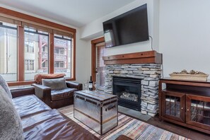 TV, fireplace - Book for Ski! Village Condo in Lincoln House- Mountain Views! Shared Hot Tub! (Mammoth Lakes)