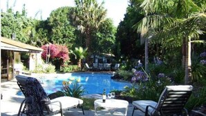 Outdoor pool - WATERS EDGE BED & BREAKFAST (Kaitaia)