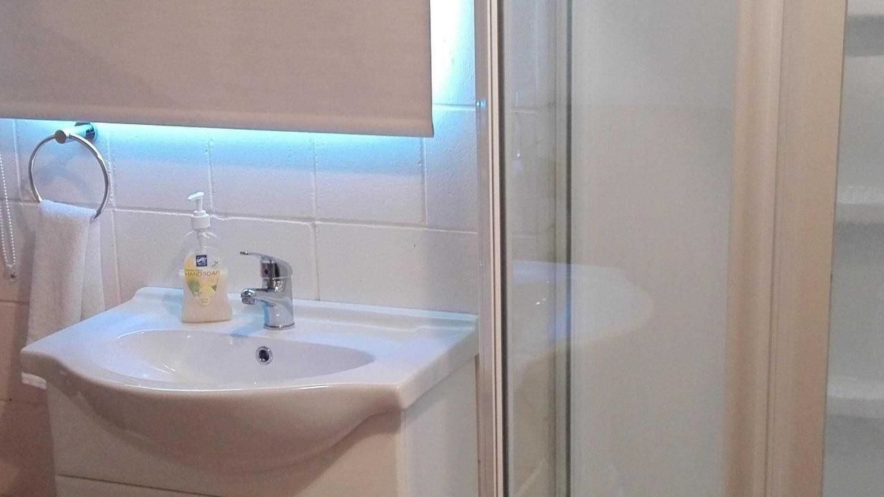 3. Studio Apartment | Bathroom | Shower, rainfall showerhead, free toiletries, hair dryer