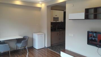 Appartement Confort, 1 lit double et 1 canapé-lit | Coin séjour | Télévision LED