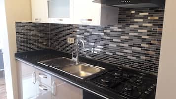 Appartement Confort, 1 lit double et 1 canapé-lit | Coin cuisine privé | Réfrigérateur, micro-ondes (sur demande), four, plaque de cuisson