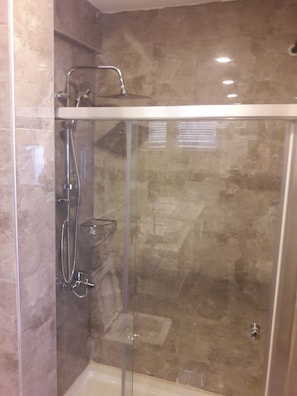 Comfort Apartment, 1 Double Bed with Sofa bed | Bathroom shower