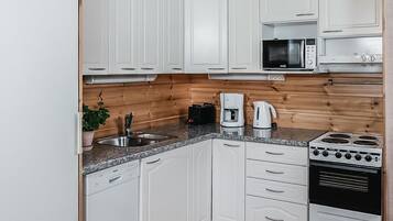 Frigorifero, microonde, lavastoviglie, pentole/stoviglie/utensili