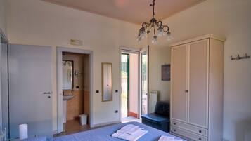 2 bedrooms, desk, iron/ironing board, travel crib