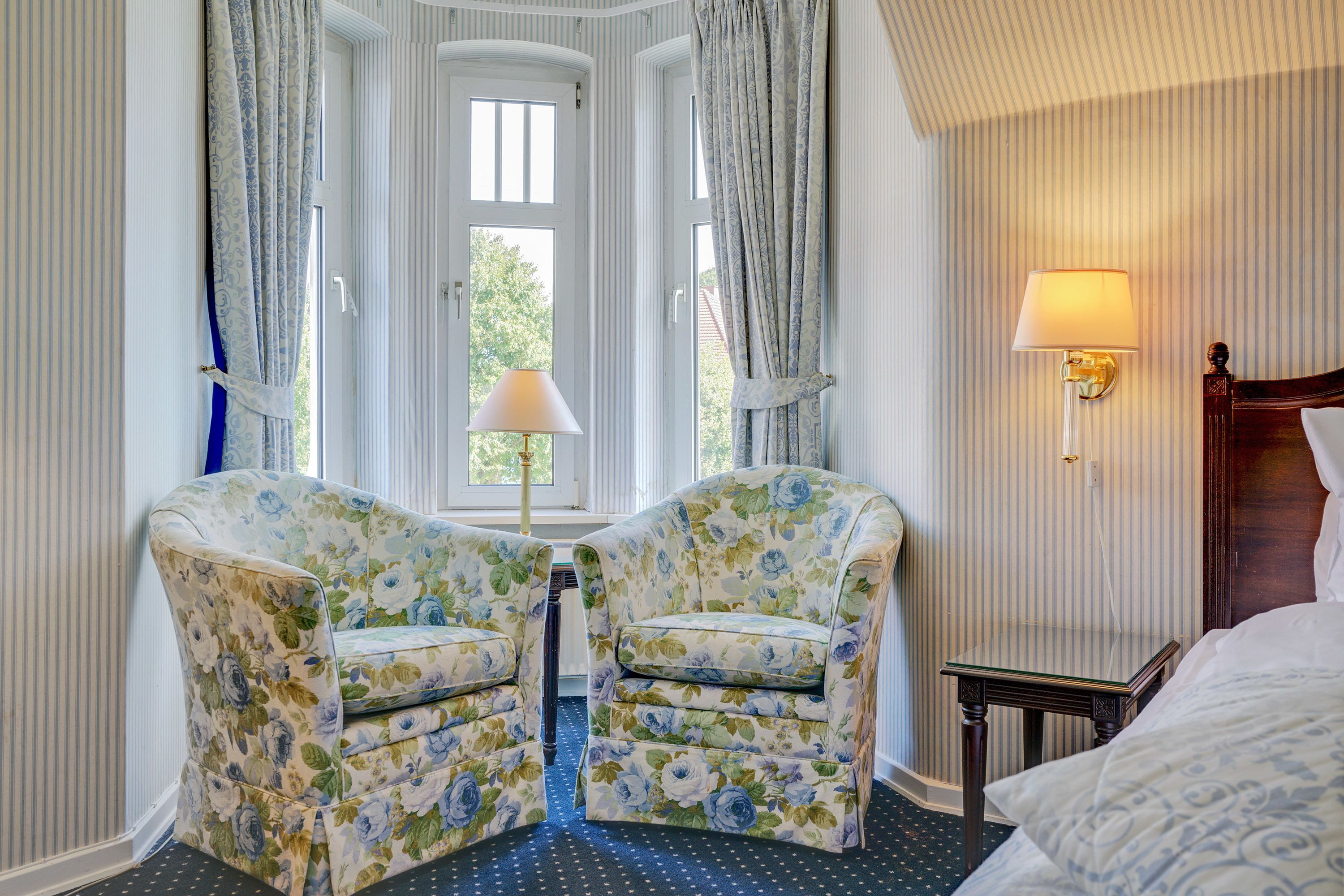 superior double room, 1 queen bed, city view | living area | flat-screen tv