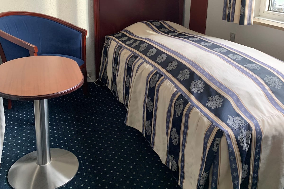 1 habitación, ropa de cama hipoalergénica y minibar