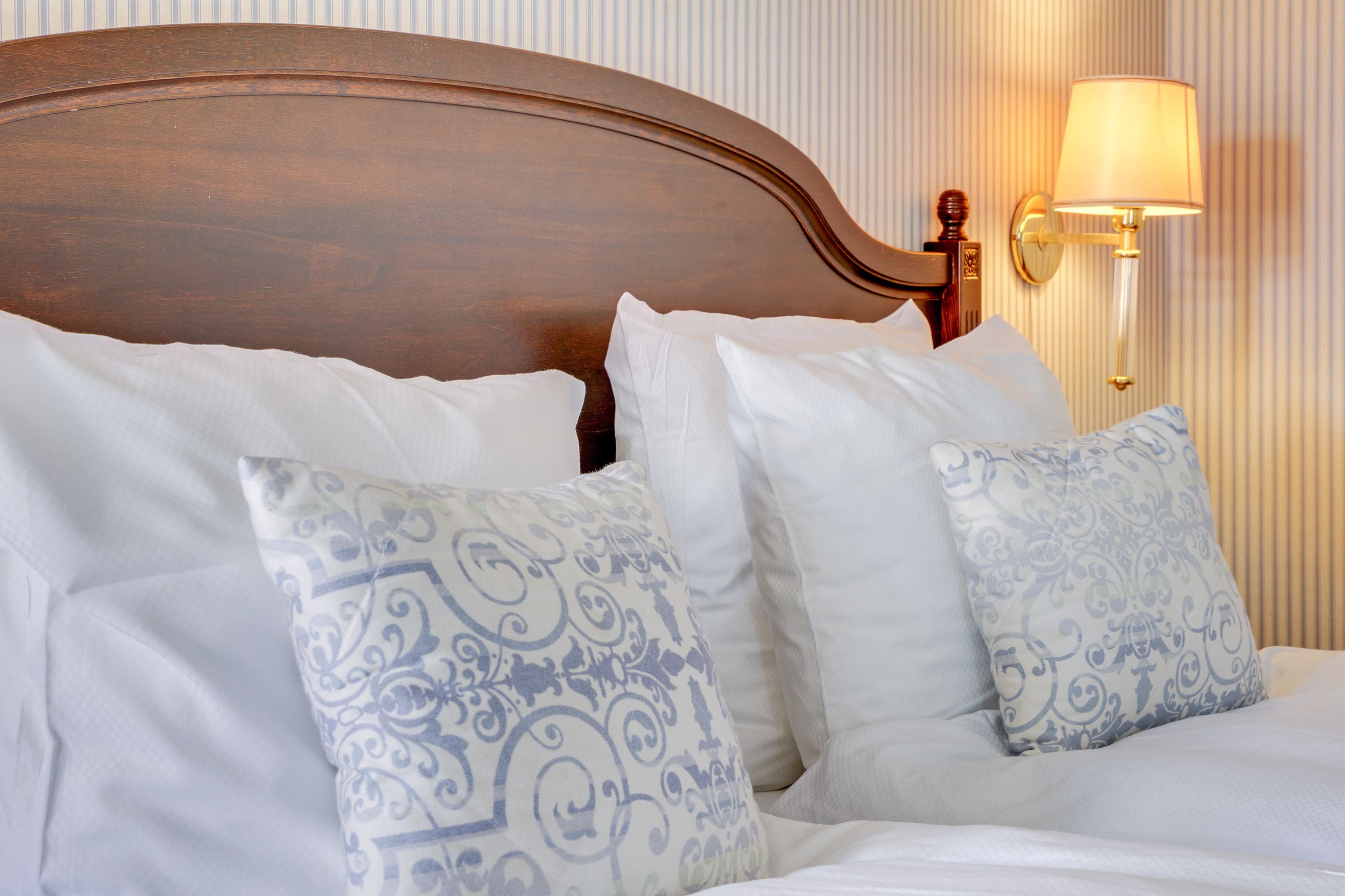 superior double room, 1 queen bed, city view | living area | flat-screen tv