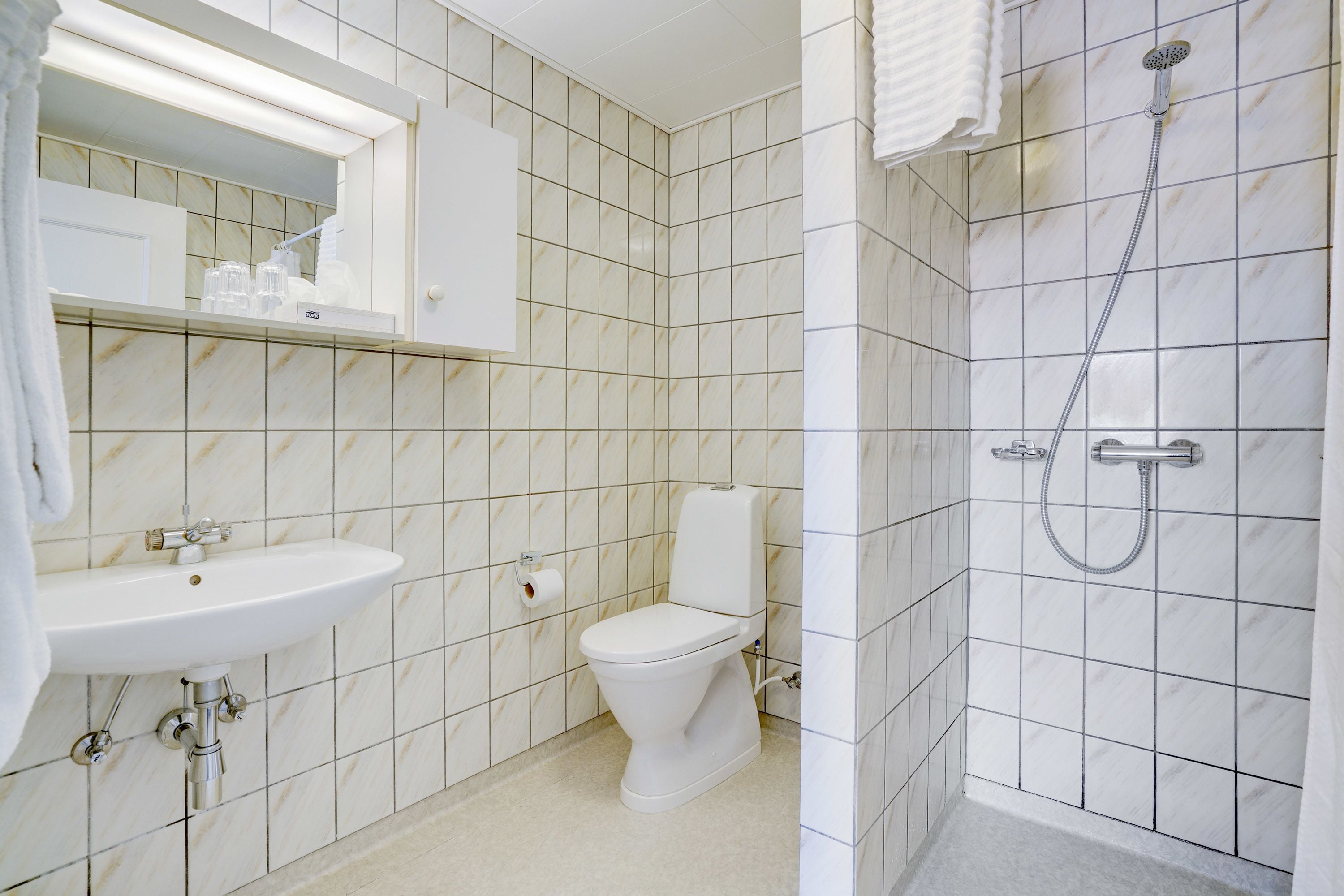 superior double room, 1 queen bed, city view | bathroom | shower, hair dryer, towels, soap