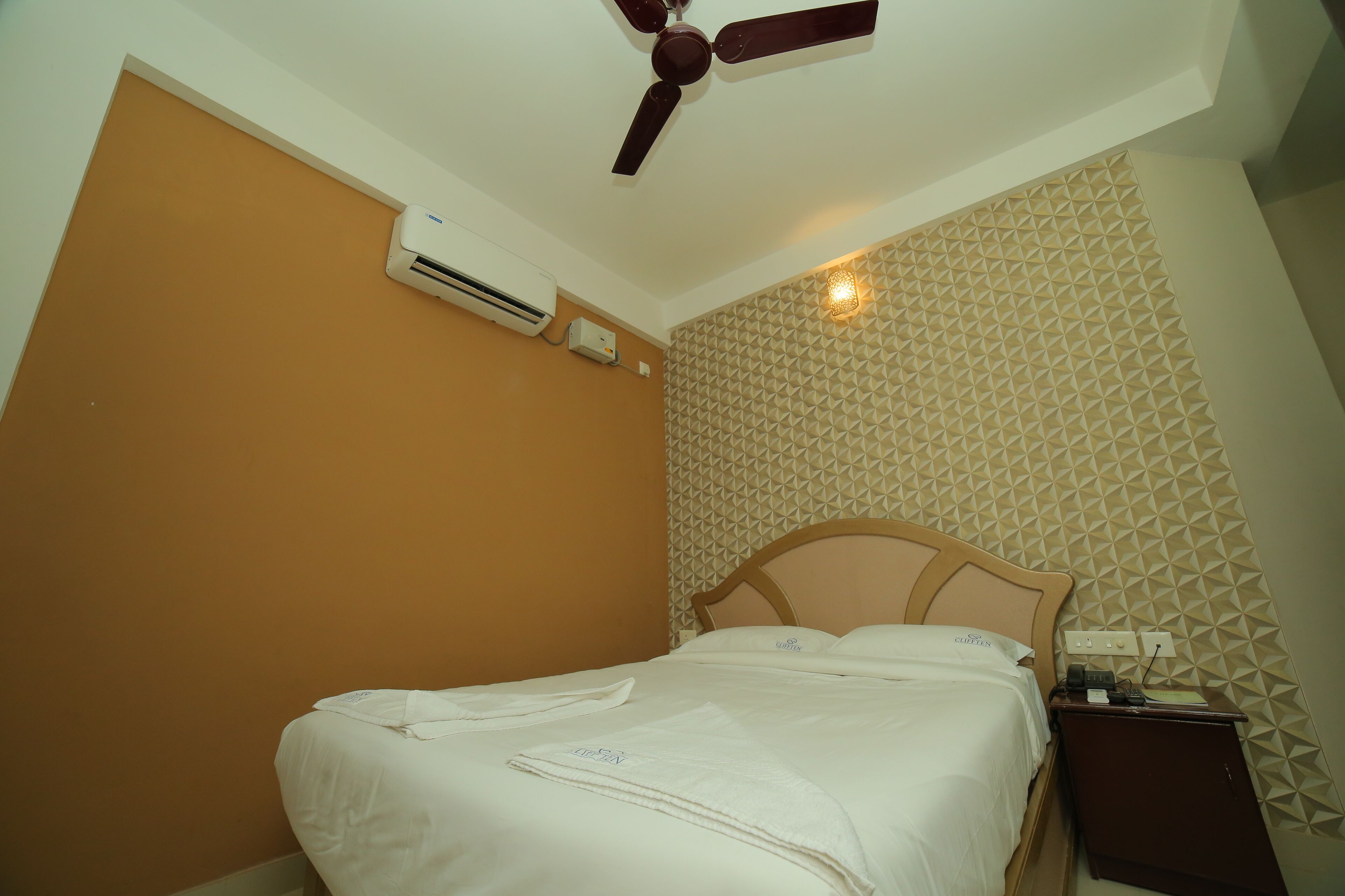 standard double or twin room | individually furnished, rollaway beds