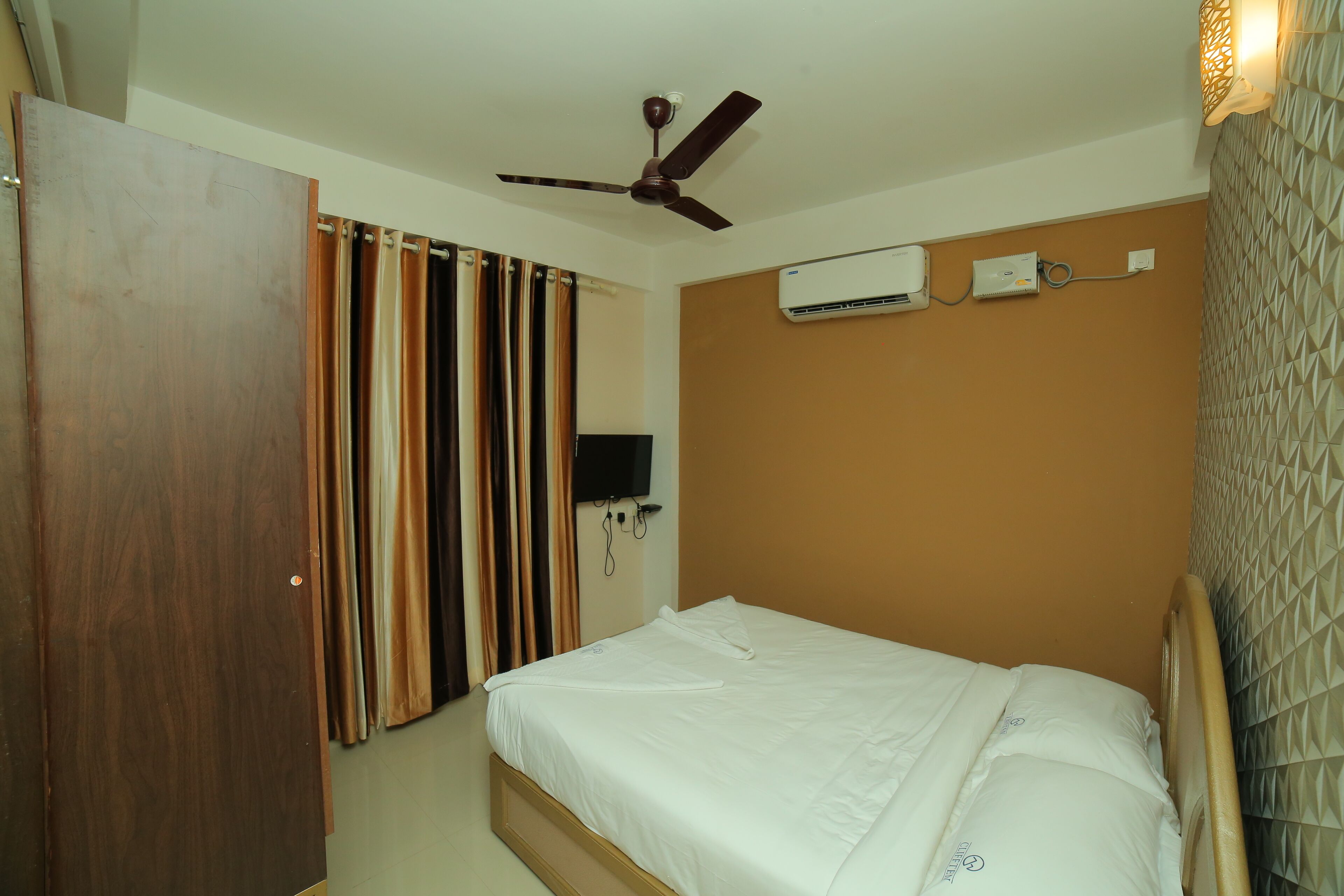 standard double or twin room | individually furnished, rollaway beds