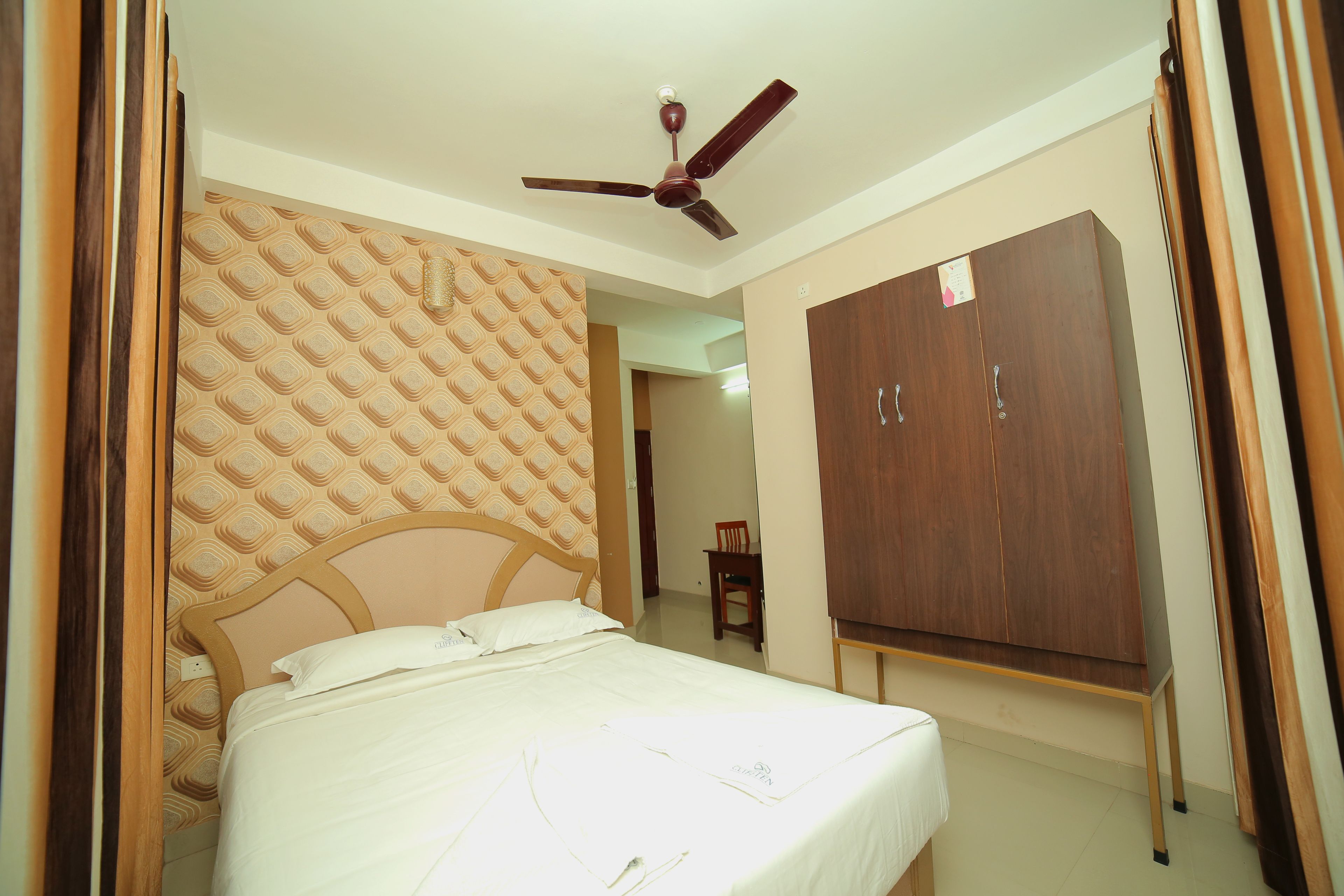 deluxe double room | individually furnished, rollaway beds