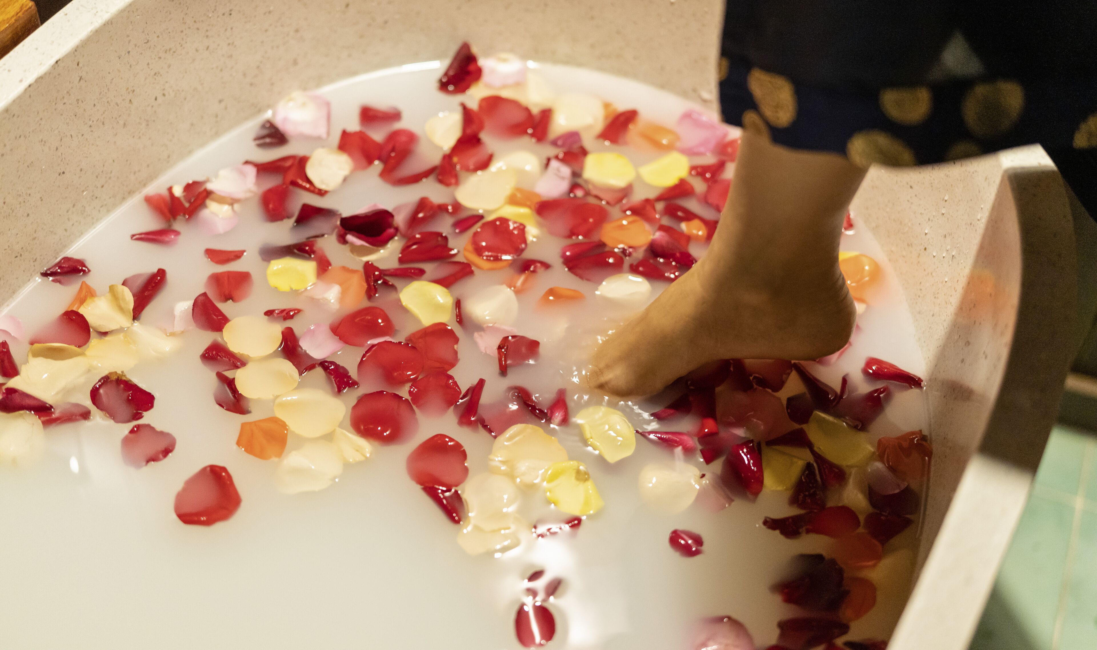 cabin on boat | deep-soaking bathtub