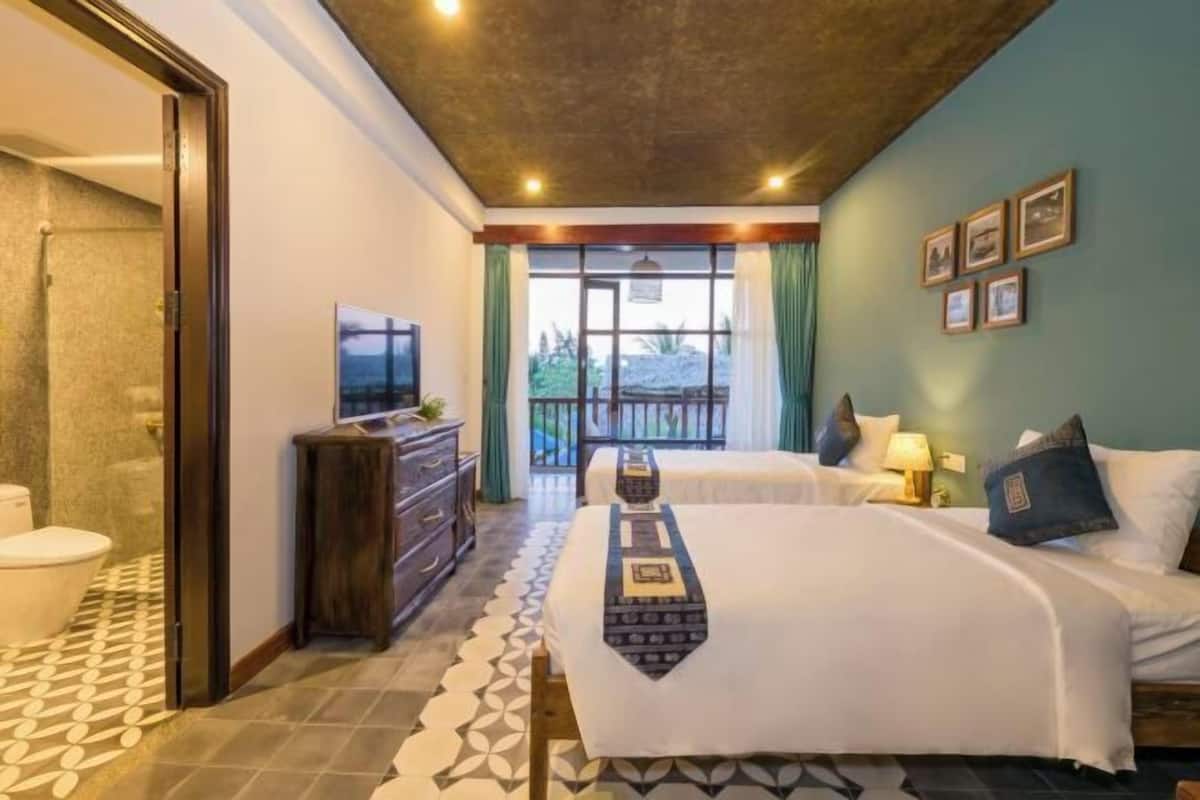 Bộ đồ giường cao cấp, chăn bông, minibar, két bảo mật tại phòng