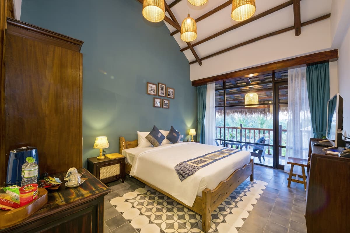 Phòng đôi hoặc 2 giường đơn Deluxe | Bộ đồ giường cao cấp, chăn bông, minibar, két bảo mật tại phòng