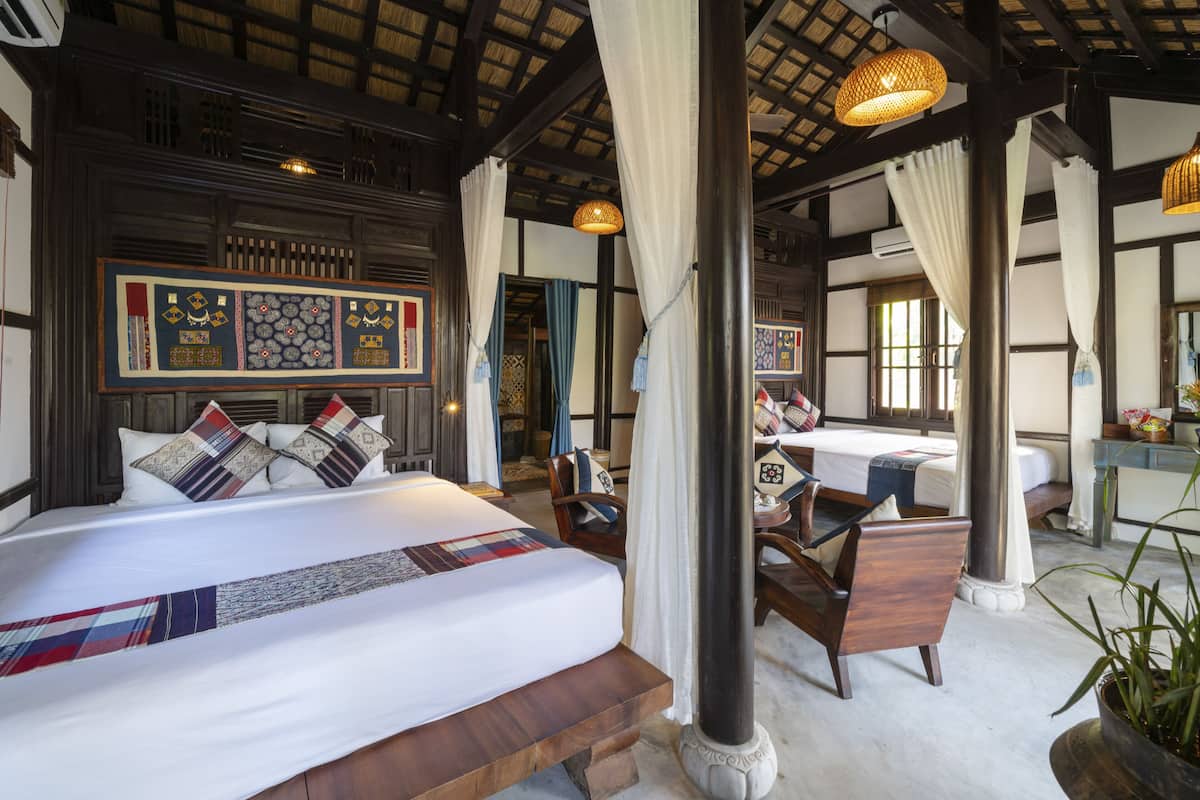 Bộ đồ giường cao cấp, chăn bông, minibar, két bảo mật tại phòng