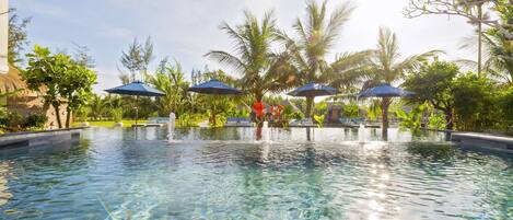 Outdoor pool, sun loungers