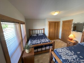 3 bedrooms, free WiFi, bed sheets - 3 BR luxury Townhouse on Canada's warmest lake (Osoyoos)