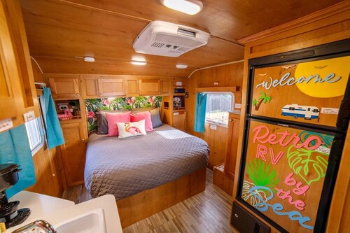 RV rétro par la mer - passez des vacances vintage! 