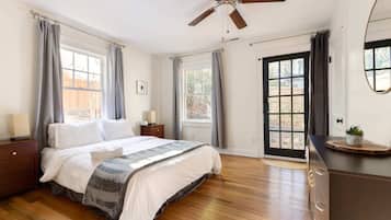 1 dormitorio, tabla de planchar con plancha, wifi y ropa de cama