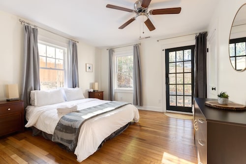 Chic Craftsman, Walk to Downtown