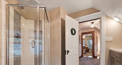 Location, Comfort, Amenities in Downtown Hudson, WI!!