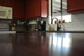 Køleskab, mikrobølgeovn, ovn, kogeplade