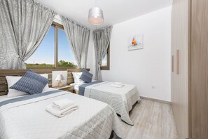 3 bedrooms, in-room safe, iron/ironing board, Internet