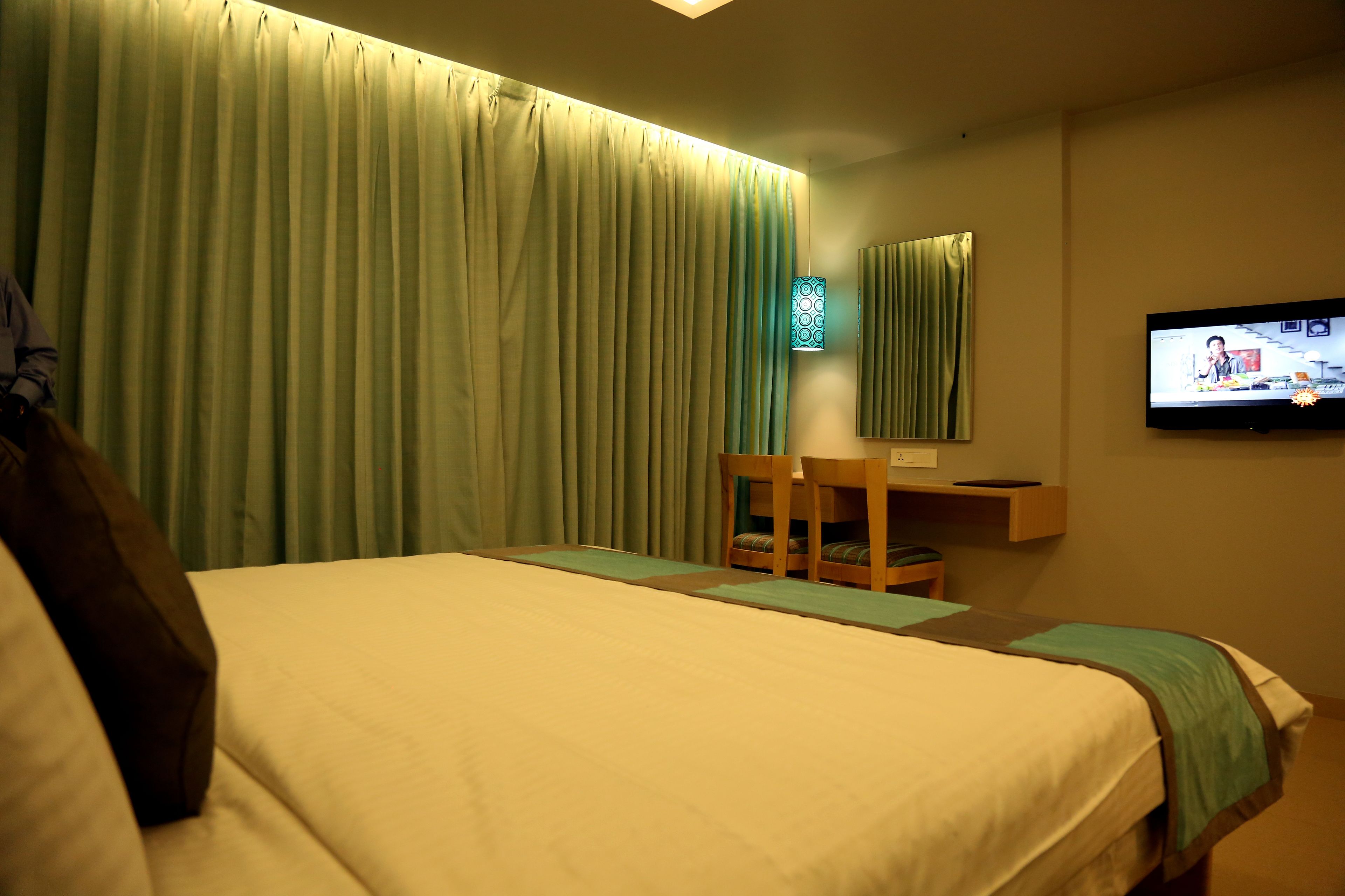 Standard Single Room, River View | Egyptian cotton sheets, premium bedding, desk, laptop workspace