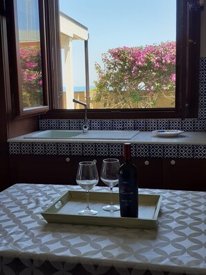 Interior - Villa MarLu a step away from a coast road of charm. (Bisceglie)