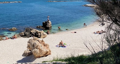 Villa MarLu nur einen Schritt von einer Küstenstraße mit Charme entfernt.