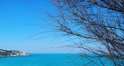 Villa MarLu nur einen Schritt von einer Küstenstraße mit Charme entfernt.