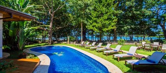 Beachfront 10BR Luxury Villa in Tamarindo – Walk to Town & Surf