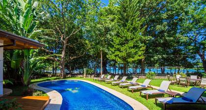 Profitez de la plus grande villa de luxe en bord de mer au cĆur de la baie de Tamarindo!