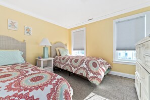 4 bedrooms, desk, free WiFi - 4bd Beachfront Condo w/Pool & Ocean Views (Wildwood Crest)