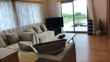 Casa (Private Vacation) | Sala d'estar | Televisor de pantalla plana