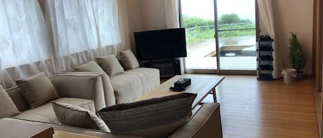 Casa (Private Vacation) | Sala d'estar | Televisor de pantalla plana