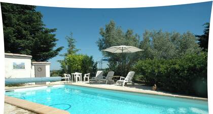 Promotions to seize: Beautiful artist cottage, private pool, exceptional view