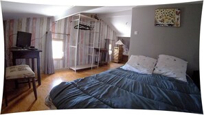 4 bedrooms, desk, iron/ironing board, travel cot