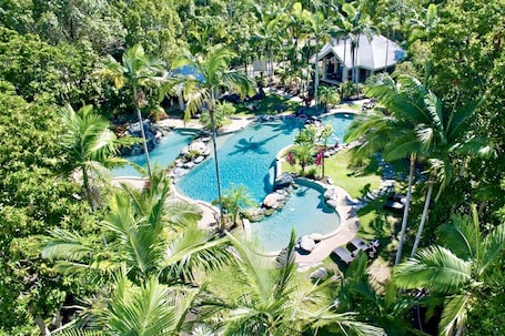 2 outdoor pools, pool umbrellas, sun loungers
