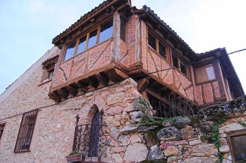 Rural House The song of the bird