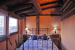 6 quartos, ferros/tábuas de passar roupa, Wi-Fi, roupa de cama