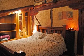 6 bedrooms, iron/ironing board, WiFi, bed sheets - Rural House The song of the bird (Adrada de piron)